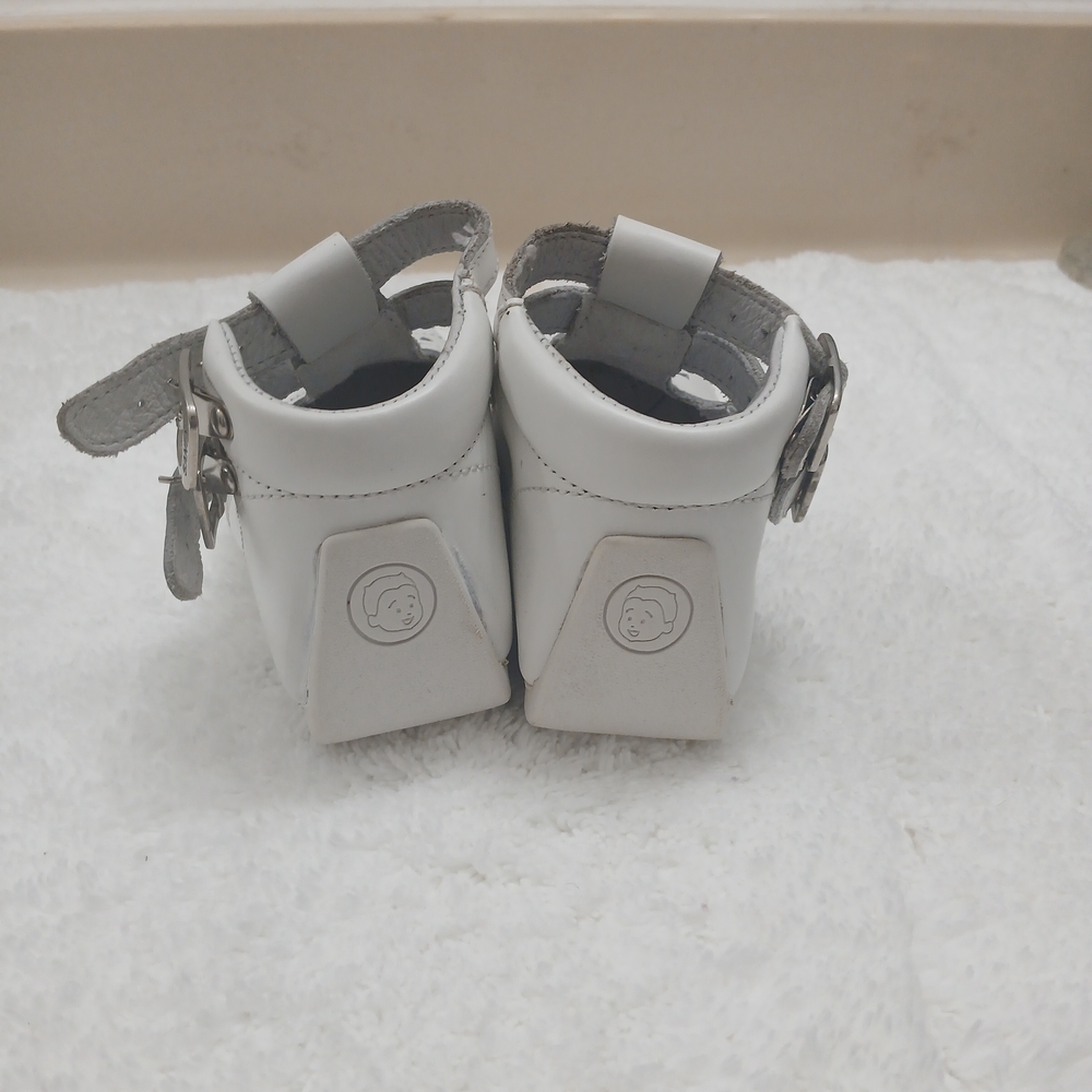 Elegant White Kids Dress Shoes - Picture 3 of 3